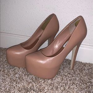 Nude Steve Madden Pumps